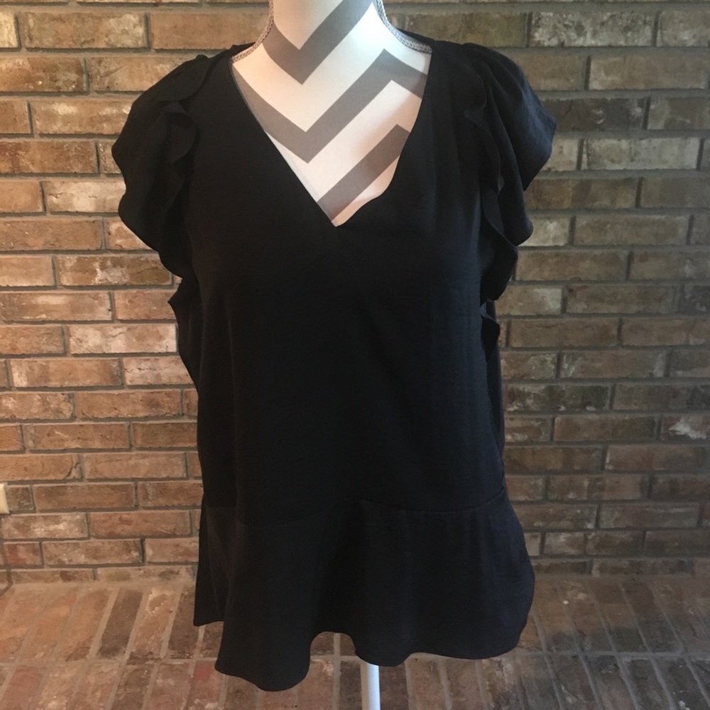 🔥🔥DEAL🔥🔥NWT!! Michael Kors V-neck blouse